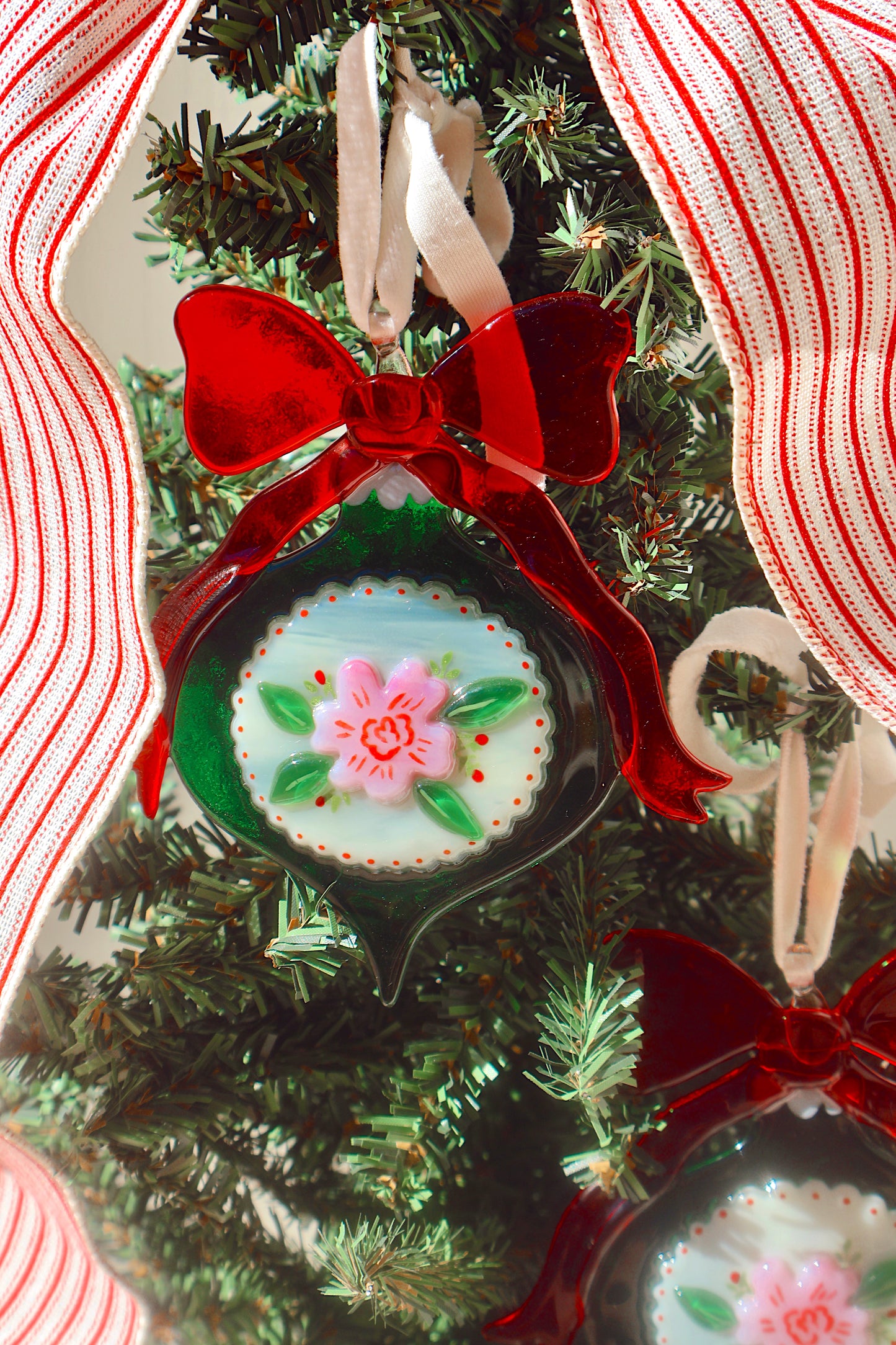 FLORAL CHRISTMAS ORNAMENT