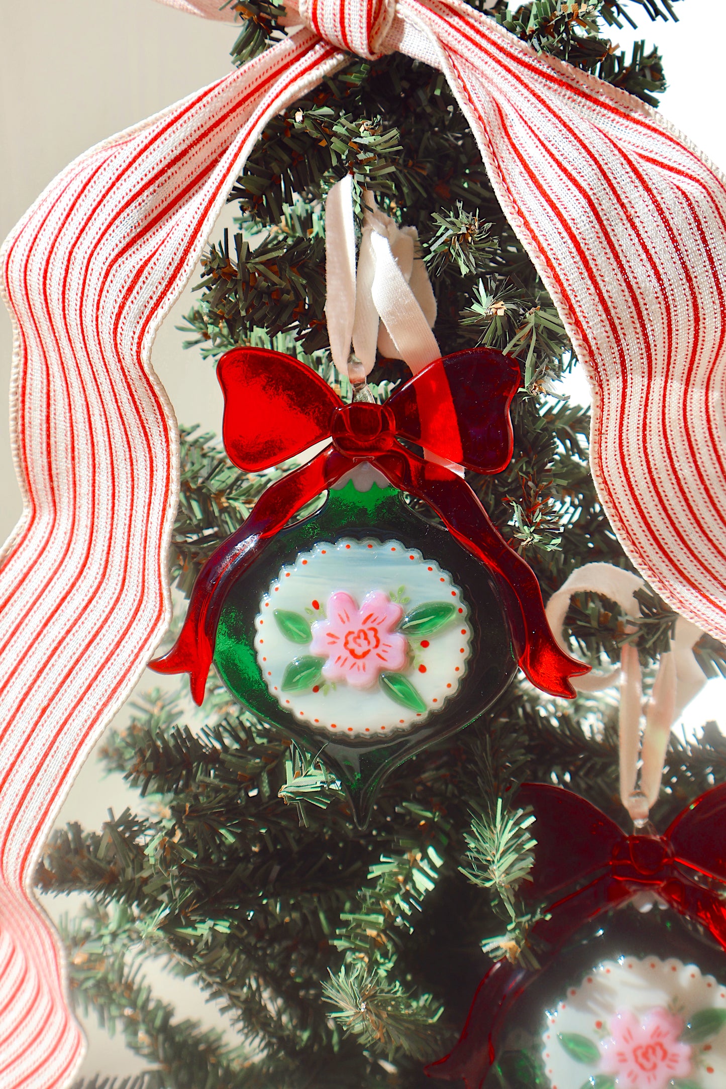 FLORAL CHRISTMAS ORNAMENT