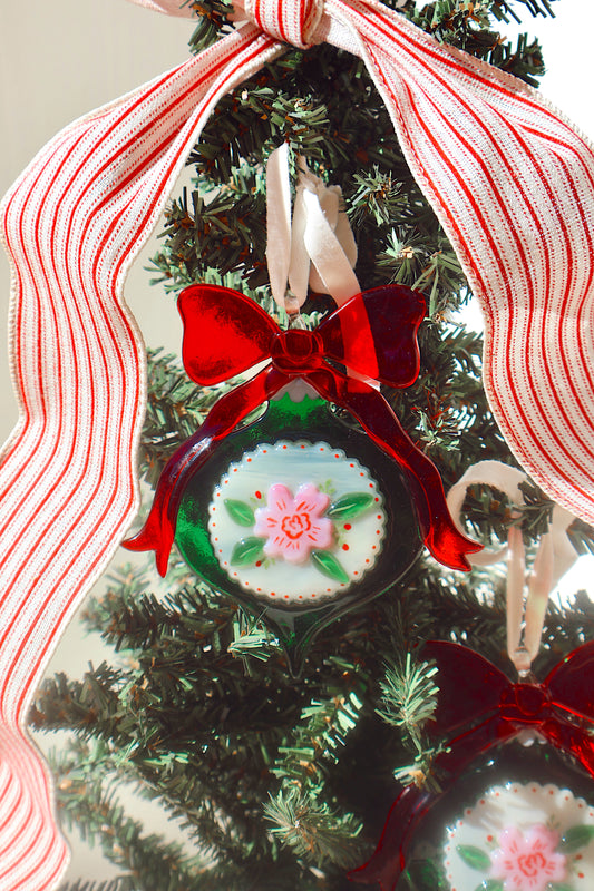 FLORAL CHRISTMAS ORNAMENT