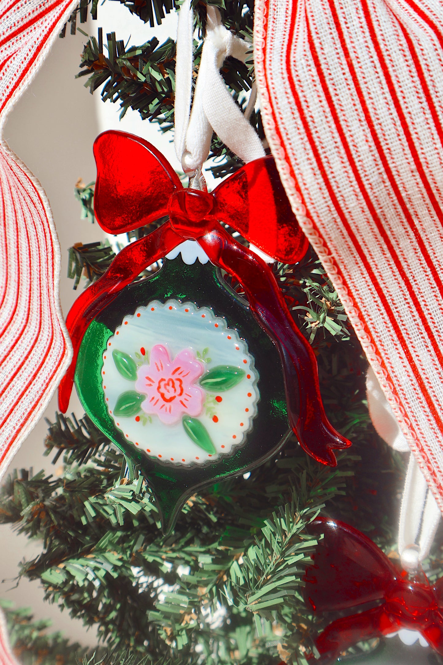 FLORAL CHRISTMAS ORNAMENT